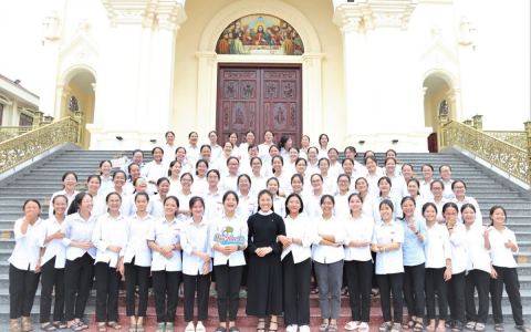 Khoá tìm hiểu ơn gọi Dòng Mân Côi năm 2023