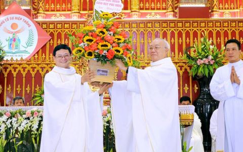 Vạn Lộc đón mừng Cha Tân chánh xứ