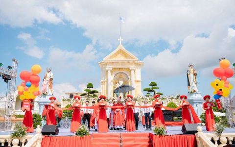 Tứ Trùng khánh thành lễ đài Đức Mẹ và Thêm sức