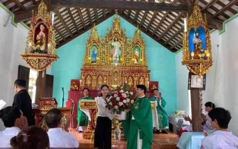 Đắc Thắng Thượng – Lý Nghĩa mừng tân sinh viên