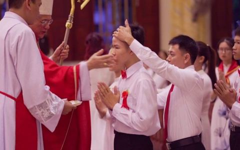 Gx. Đại Đồng: 70 em lãnh nhận bí tích Thêm sức