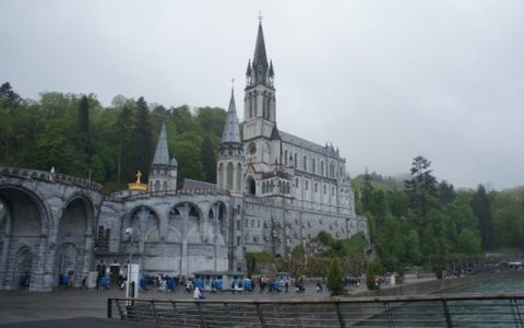 Hành hương về bên Mẹ Lộ Đức