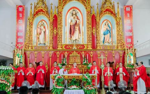 Giáo xứ Ngọc Lâm: Thánh lễ ban bí tích Thêm sức