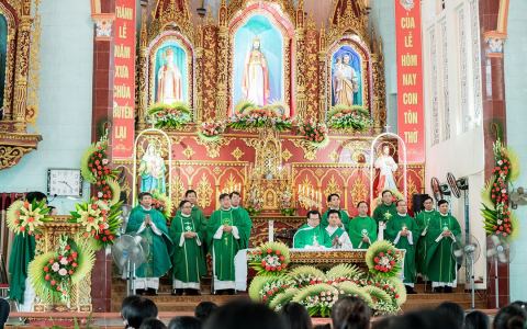 Giáo xứ Phương Lạc chầu lượt