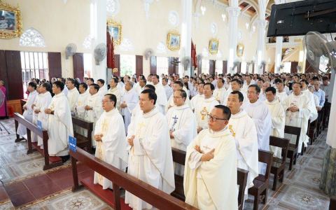 Giáo xứ Tùng Nhì đón cha xứ mới