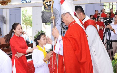 Định Hải 60 em lãnh nhận Bí tích Thêm sức