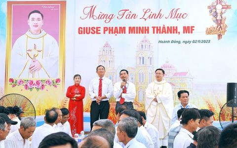 Hoành Đông: Cha mới Giuse Thành MF dâng lễ tạ ơn