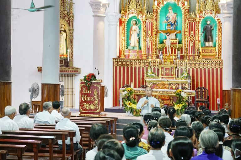 Gia Đình Tận Hiến giáo phận gặp mặt