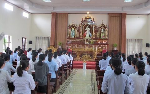 Học viện Têrêsa Avila Bùi Chu mừng bổn mạng