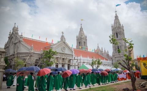 Quỹ Nhất: Thánh lễ chính tiệc tuần chầu