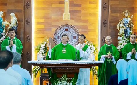 Tu viện Mẹ Thăm Viếng Báo Đáp mừng lễ Bổn mạng
