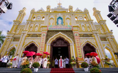 Họ Vinhsơn, Trung Lao: Thánh lễ tạ ơn nhà thờ mới