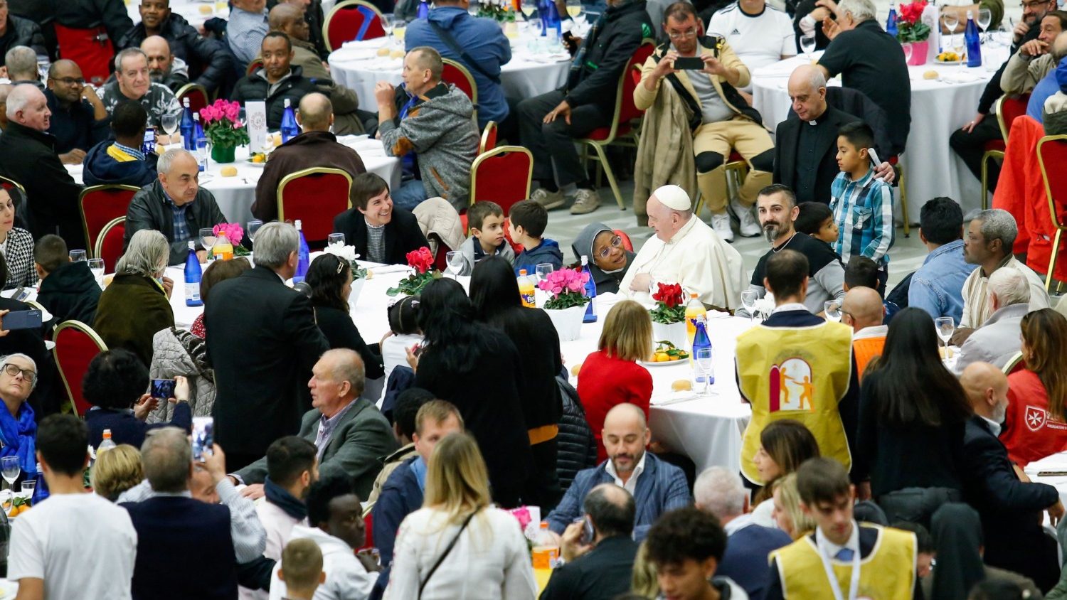 pope meal with poor