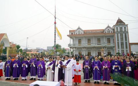 Lạc Nam với công việc nhà Chúa