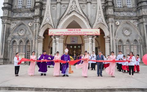 Gx Vinh Phú: Mừng thánh đài và Thêm sức