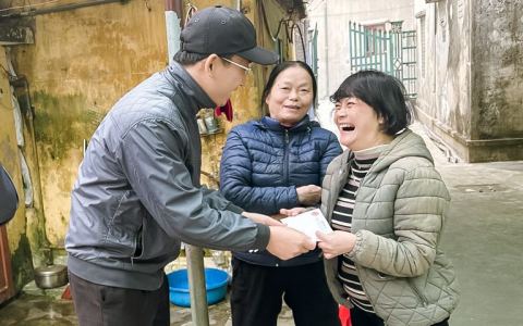 Ban Bác Ái Kiên Lao chia sẻ niềm vui Giáng Sinh