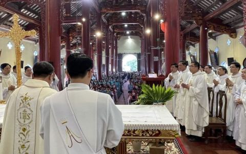 Thánh lễ chính tiệc tuần chầu Tang Điền