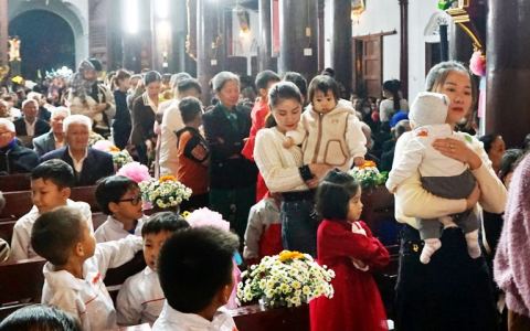 Trung Lễ mừng Lễ Mẹ Dâng Con