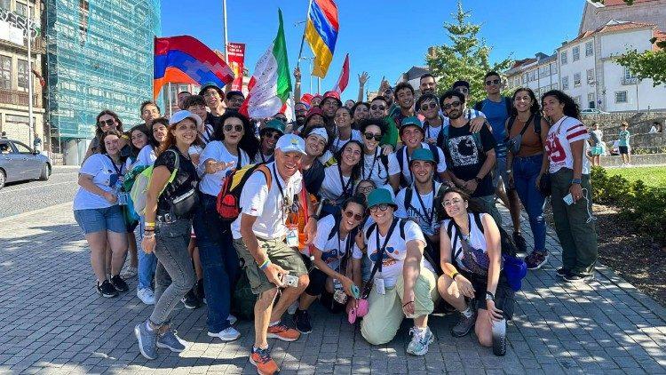 giovani partecipanti alla gmg di lisbona nel 2023