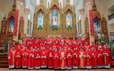 Quý Cha Khóa VIII ĐCV Thánh Giuse Hà Nội mừng quan thầy