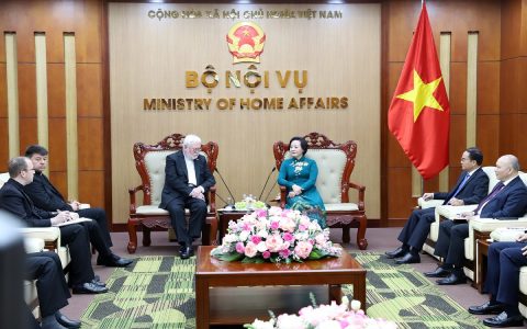 Bộ trưởng Phạm Thị Thanh Trà tiếp Bộ trưởng Ngoại giao Toà thánh Vatican thăm Việt Nam