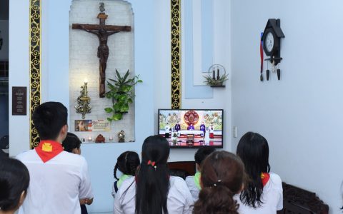 Trở thành một hội thánh công giáo trực tuyến
