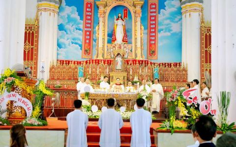 Thánh lễ mở tay cha mới Vinhsơn Đinh Văn Doanh