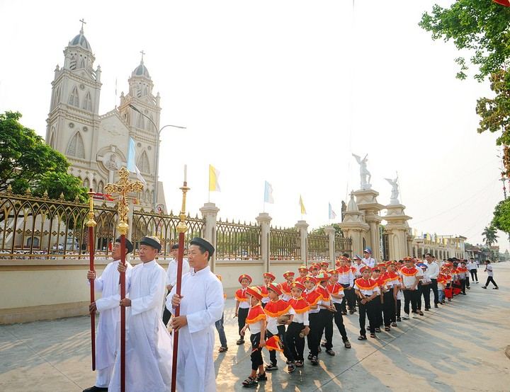 dai dong khai mac thang hoa kinh duc me 01