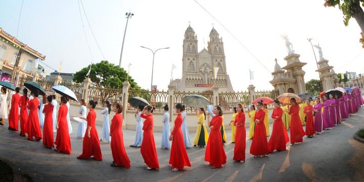 dai dong khai mac thang hoa kinh duc me 06