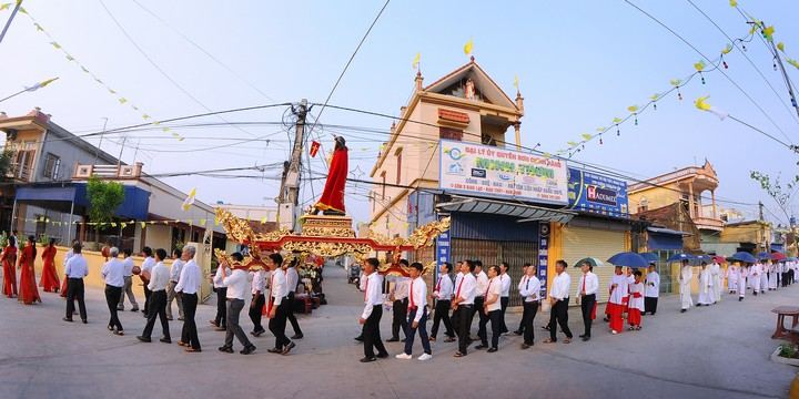 dai dong khai mac thang hoa kinh duc me 10