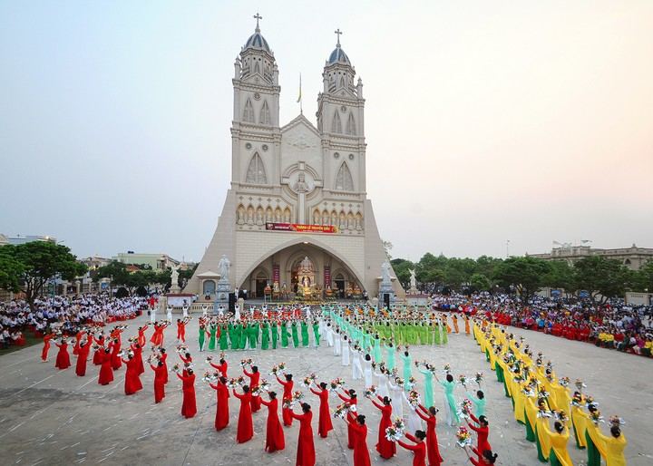 dai dong khai mac thang hoa kinh duc me 23
