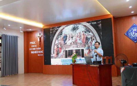 Sách “Thần khúc – Dưới cái nhìn ĐCV Bùi Chu”