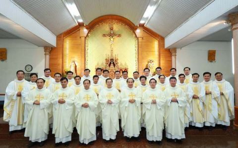 ĐCV Bùi Chu: 24 tân linh mục dâng lễ tạ ơn
