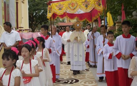 An Lãng Chầu Chúa và Dâng Hoa Mẹ