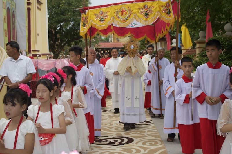 An Lãng Chầu Chúa và Dâng Hoa Mẹ