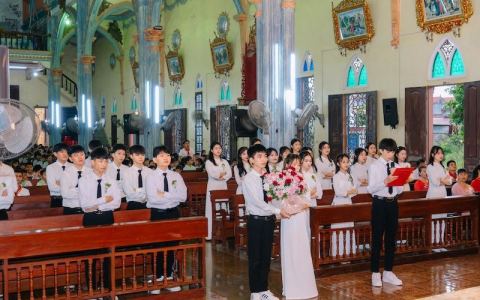 Trại Đáy: 28 thiếu nhi tuyên hứa Bao Đồng