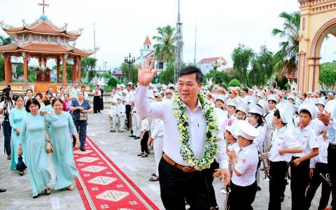 Giáo xứ Lạc Thành đón cha xứ và cha phó mới
