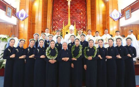 Dòng Thăm Viếng mừng Bổn mạng và Khấn Dòng