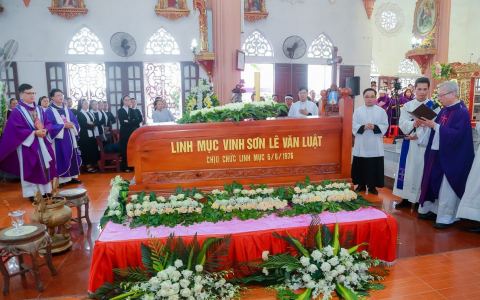 Thánh lễ an táng cha Vinh sơn Lê Văn Luật