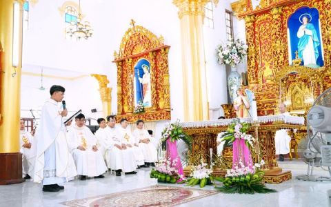 Giáo xứ Tân Phường đón cha xứ mới