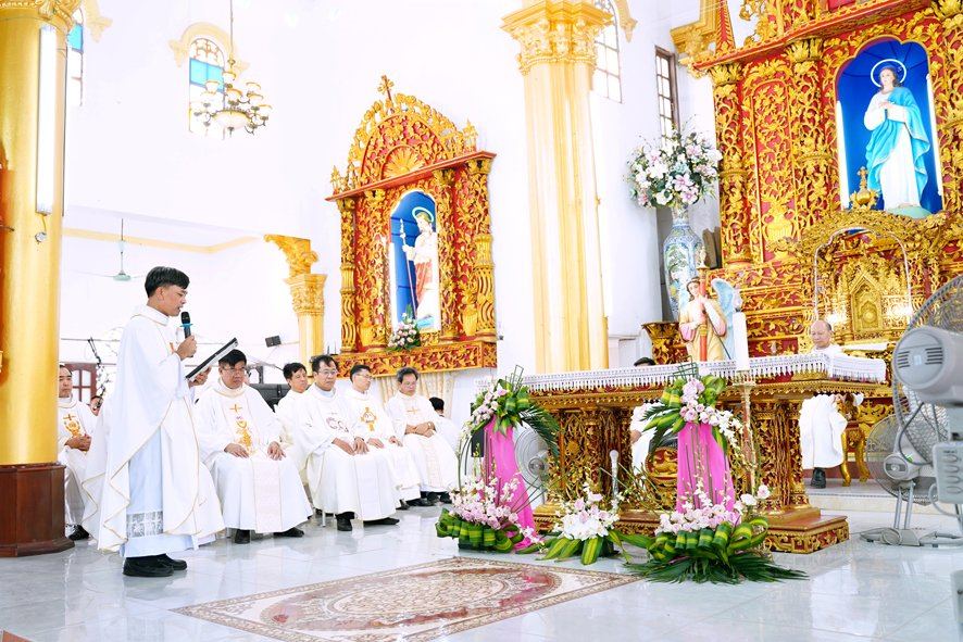 Giáo xứ Tân Phường đón cha xứ mới