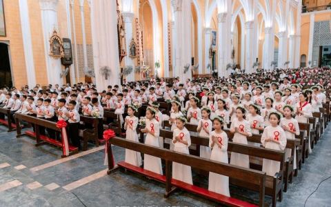 Kính Danh: 76 em lãnh nhận Bí tích Thêm Sức