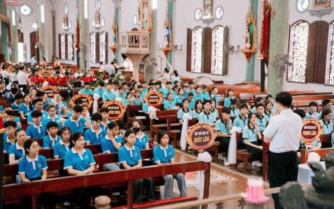Giới trẻ Giáo hạt Thức Hóa mừng bổn mạng