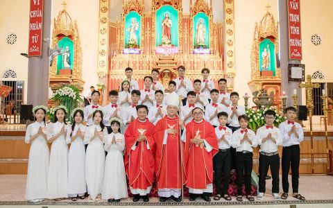 Giáo xứ Ân Phú: Thánh lễ ban Bí tích Thêm Sức