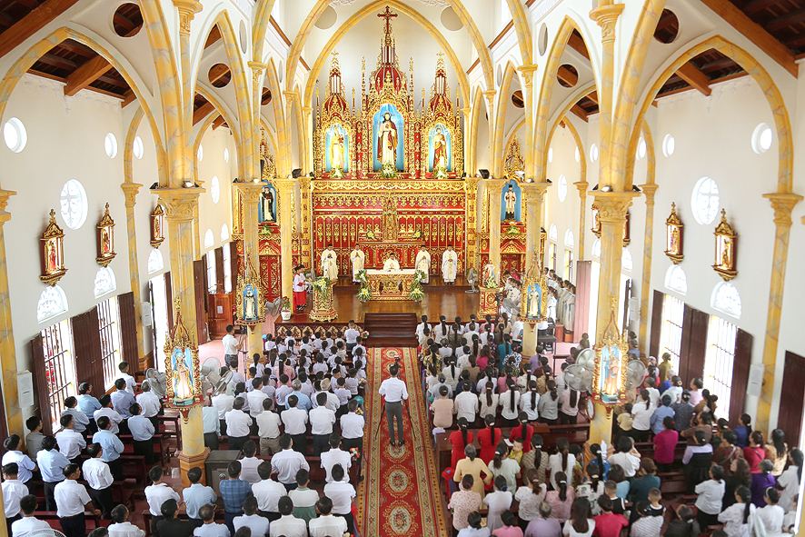Giáo họ Lạc Ngoại mừng đại tu thánh đường