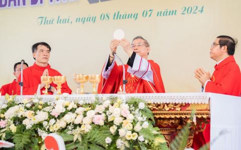 Xuân Chính: Thánh lễ Thêm sức và Rước Lễ lần đầu