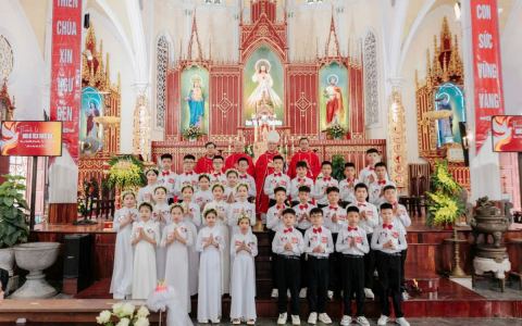Giáo xứ Thánh Mẫu: Đón nhận ơn Thánh Thần