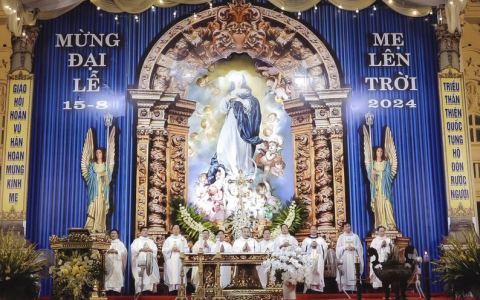 Giáo họ Đức Bà Kiên Lao mừng Mẹ Lên Trời