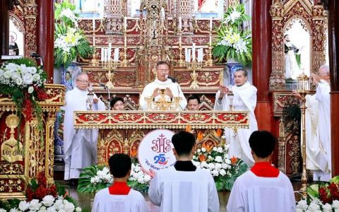 Thánh lễ tạ ơn ngân khánh cha Giuse Nguyễn Văn Chân
