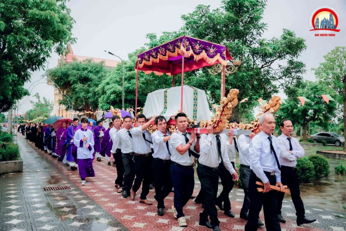 Giáo xứ An Cư đón hài cốt cha cố Gioan B. Vũ Hân